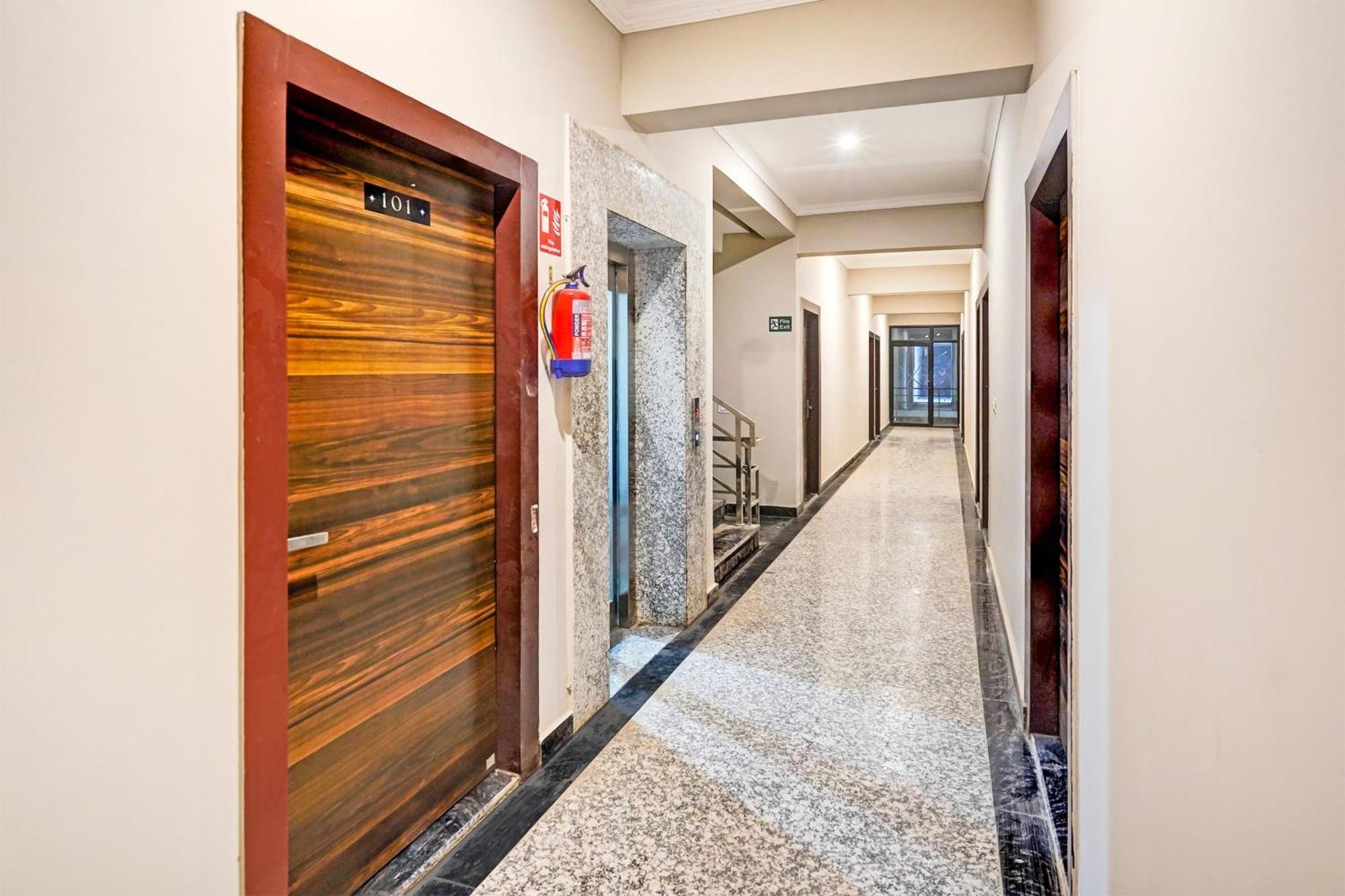 Super Townhouse Sector 86 Near Sector 83 Metro Station Hotel Noida Exterior photo