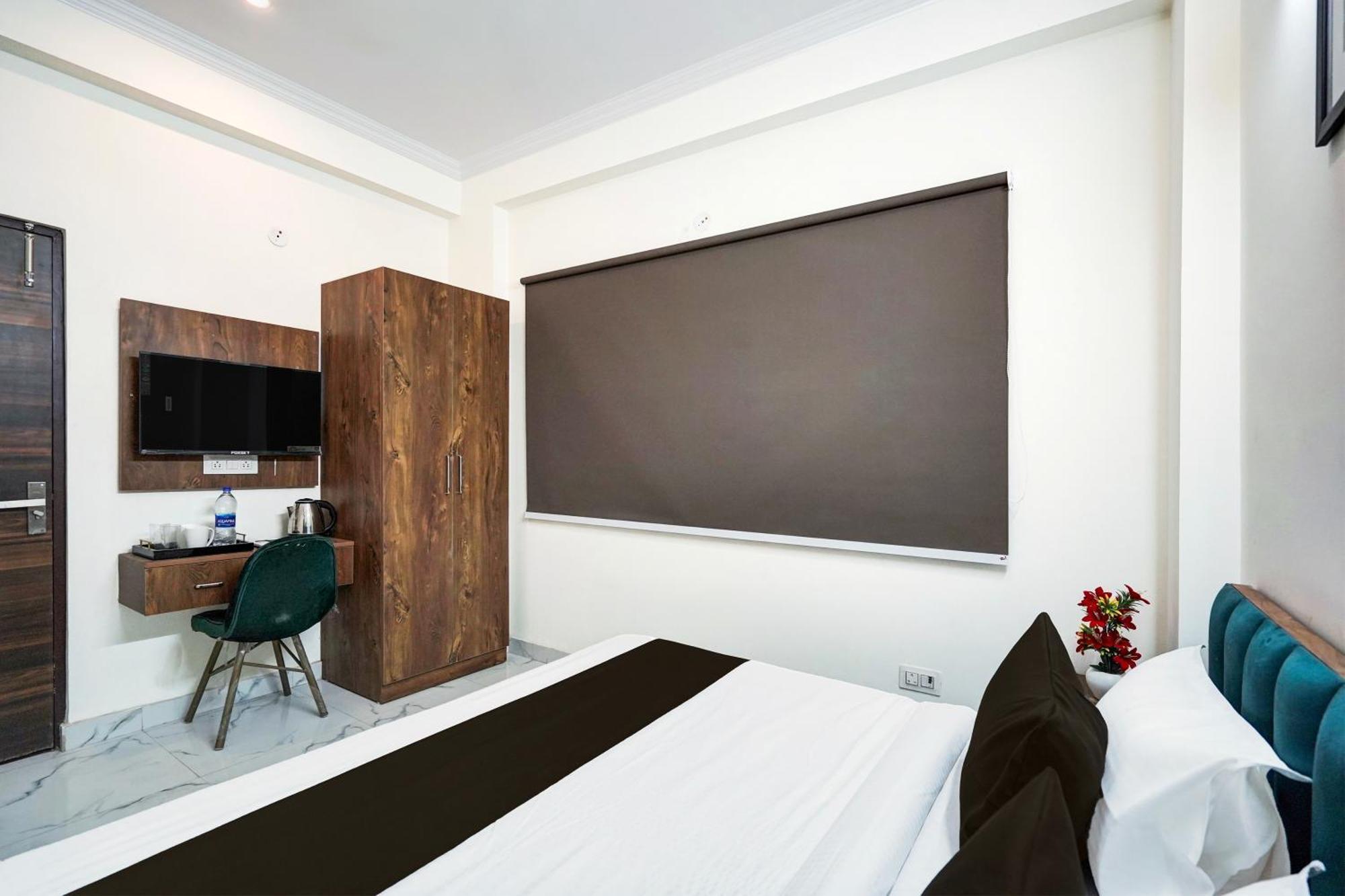 Super Townhouse Sector 86 Near Sector 83 Metro Station Hotel Noida Exterior photo